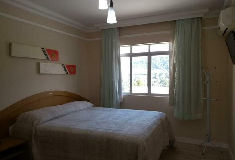 شقة غرفة واحدة, Paraiso