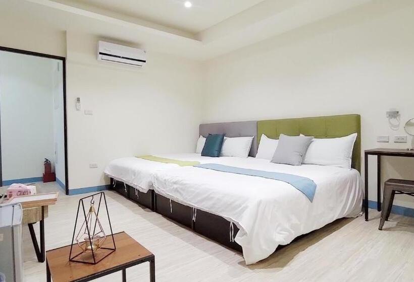 اتاق استاندارد چهارنفره با چشم‌انداز باغ, 羅東夜市舒果shugo B&b 近清溝夜市 國旅卡特約店 配合手作早餐店及租車行