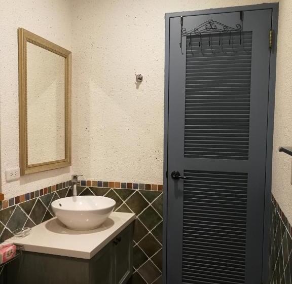 اتاق استاندارد چهار تخته, 羅東夜市舒果shugo B&b 近清溝夜市 國旅卡特約店 配合手作早餐店及租車行