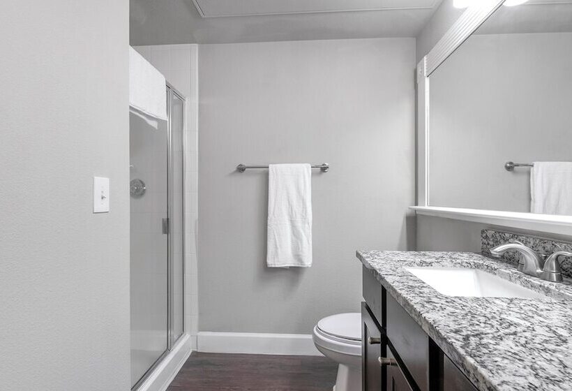 带2个卧室的公寓, Riverpark Apartments By Barsala