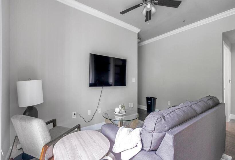 带2个卧室的公寓, Riverpark Apartments By Barsala