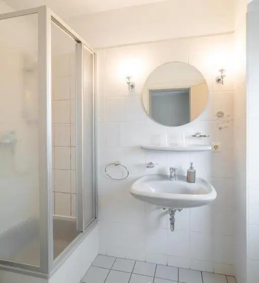 クイーンサイズベッドのスタンダードルーム, Waldhotel Schöneiche   Self Check In
