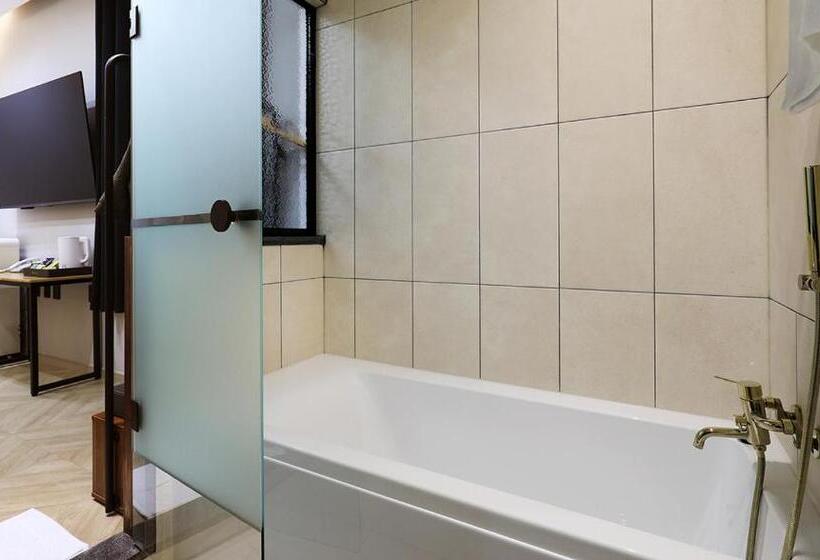 스탠다드 룸, Intro Chuncheon