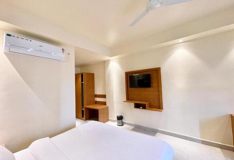 Camera Deluxe, Petal ! Puri होटल पेटल হোটেল পাপড়ি హోటల్ పెటల్ Fully Air Conditioned Hotel With Lift And Parking Ca
