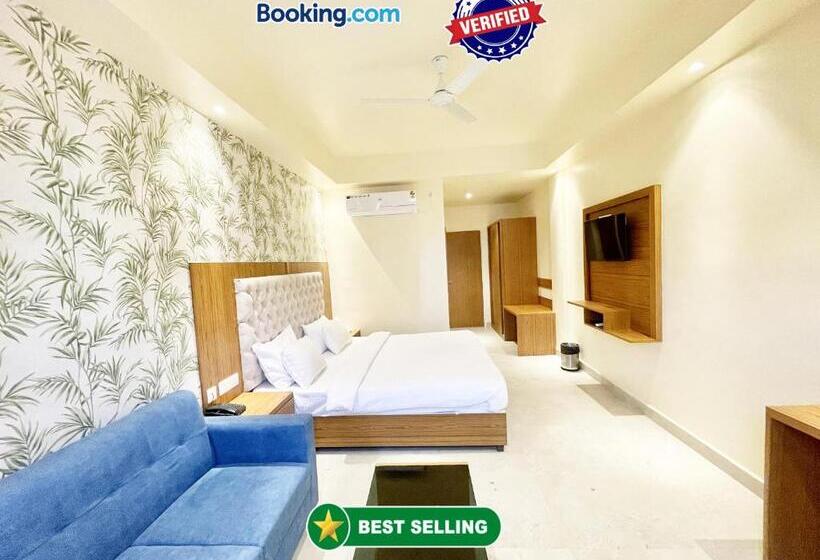 Camera Economy, Petal ! Puri होटल पेटल হোটেল পাপড়ি హోటల్ పెటల్ Fully Air Conditioned Hotel With Lift And Parking Ca