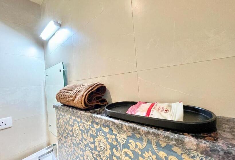 Camera Economy, Petal ! Puri होटल पेटल হোটেল পাপড়ি హోటల్ పెటల్ Fully Air Conditioned Hotel With Lift And Parking Ca