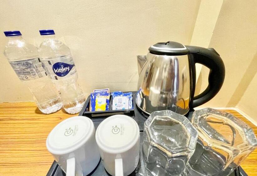 Camera Superiore Letto King, Petal ! Puri होटल पेटल হোটেল পাপড়ি హోటల్ పెటల్ Fully Air Conditioned Hotel With Lift And Parking Ca