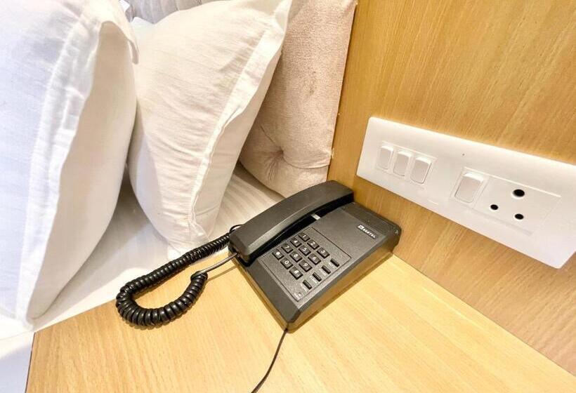 Camera Superiore Letto King, Petal ! Puri होटल पेटल হোটেল পাপড়ি హోటల్ పెటల్ Fully Air Conditioned Hotel With Lift And Parking Ca