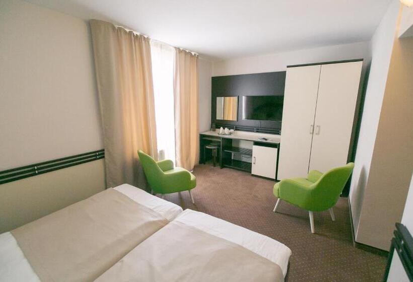 חדר סטנדרט, International