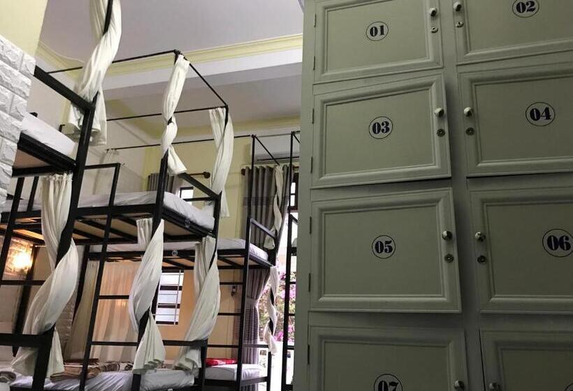 تختخواب در اتاق مشترک, Bonjour Hostel