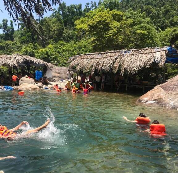 تختخواب در اتاق مشترک, Bonjour Hostel