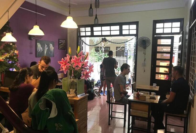 تختخواب در اتاق مشترک, Bonjour Hostel