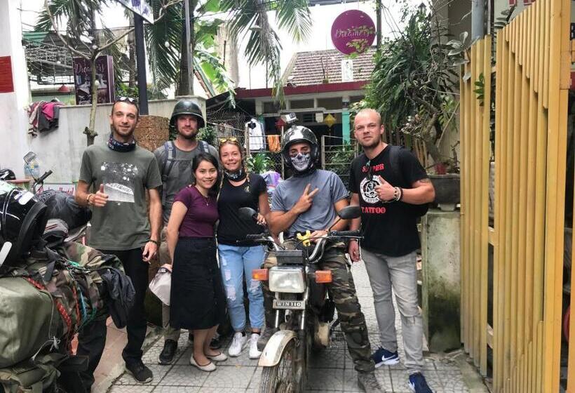 تختخواب در اتاق مشترک, Bonjour Hostel