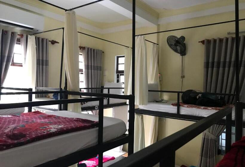 تختخواب در اتاق مشترک, Bonjour Hostel