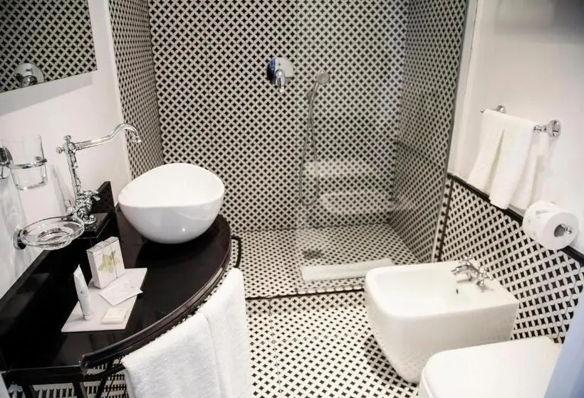 اتاق خانوادگی, Boutique Hotel Metro 900