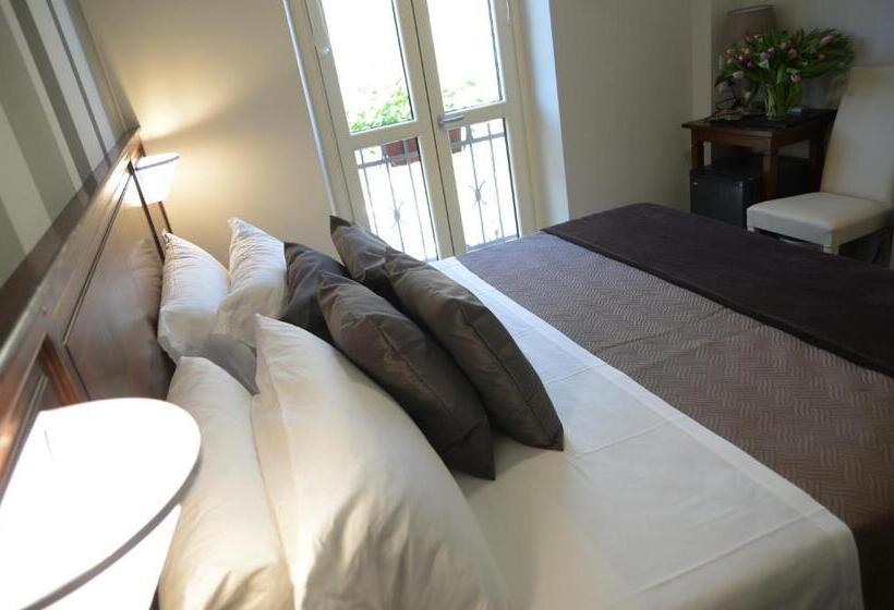 غرفة قياسية مزوَّدة بشُرفة, Giulio Cesare