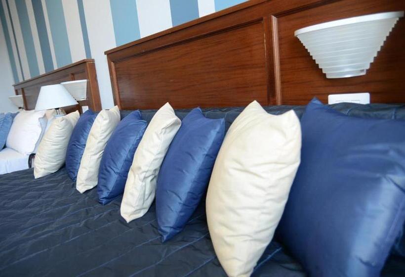 غرفة كومفورت ثلاثية, Giulio Cesare