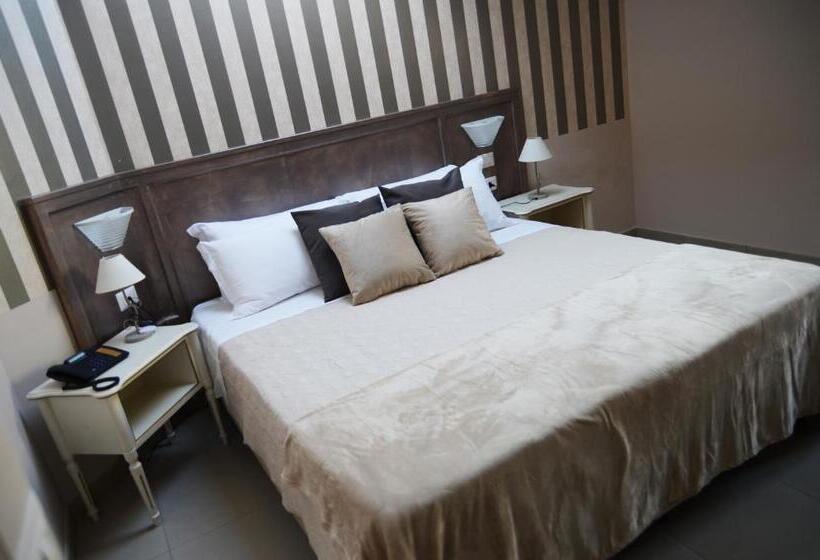 غرفة سوبيريور ثلاثية, Giulio Cesare