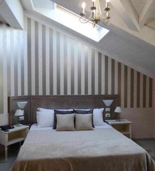 غرفة سوبيريور ثلاثية, Giulio Cesare