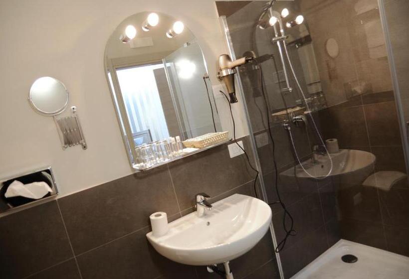 غرفة سوبيريور ثلاثية, Giulio Cesare