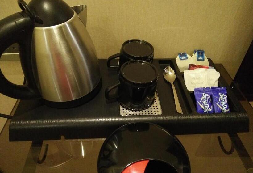 חדר דלוקס, Kama International