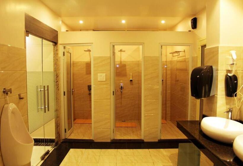 מיטה בחדר משותף, Kama International