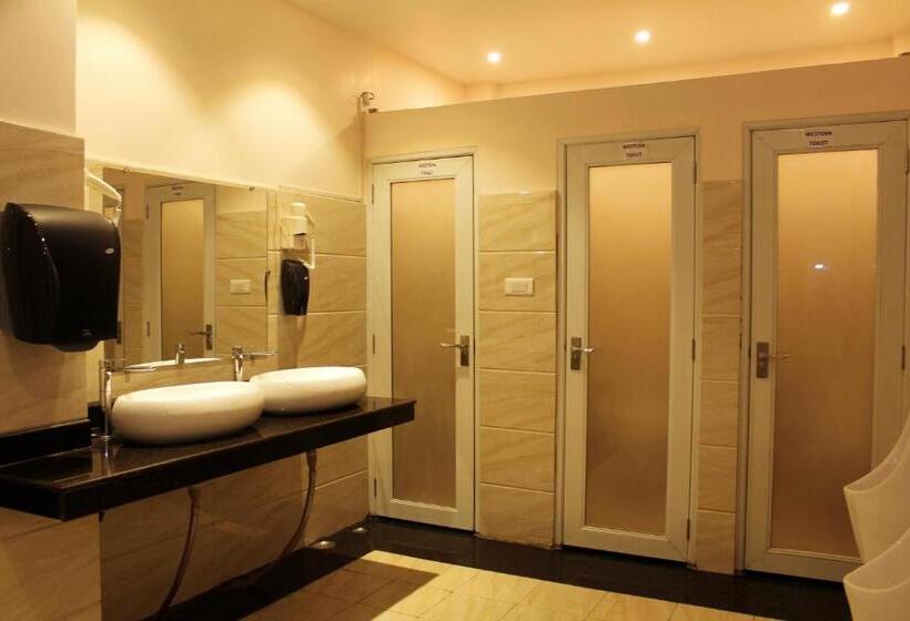 מיטה בחדר משותף, Kama International