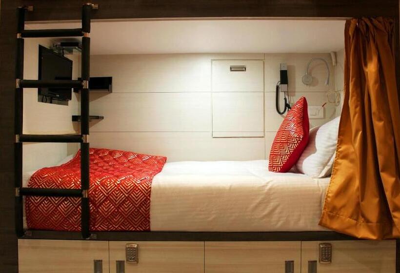 מיטה בחדר משותף, Kama International