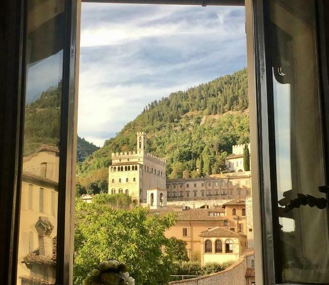 غرفة سوبيريور مطلة على المدينة, Porta Marmorea