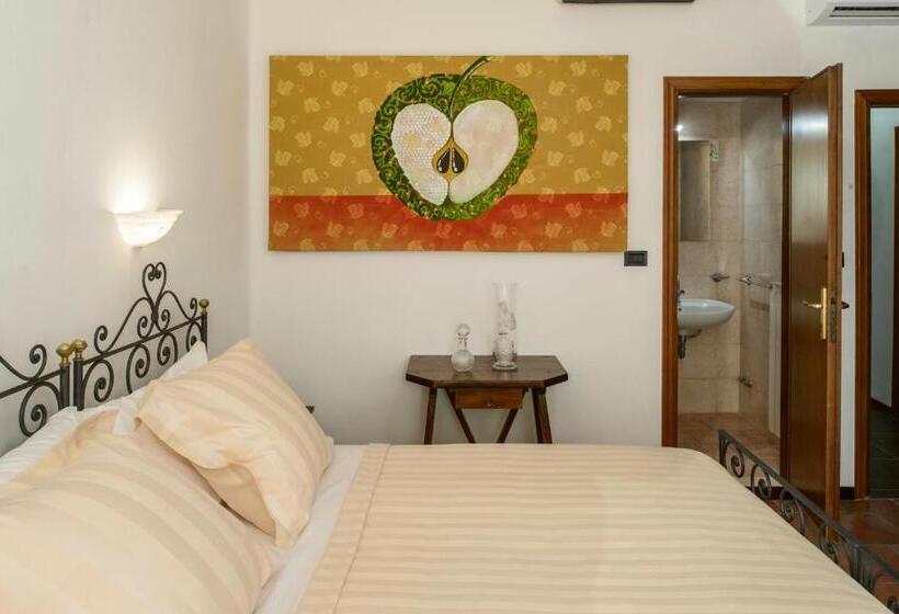 غرفة كومفورت ثلاثية, Porta Marmorea