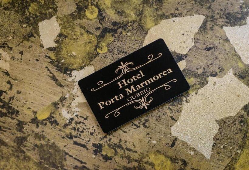 غرفة أساسية فردية, Porta Marmorea