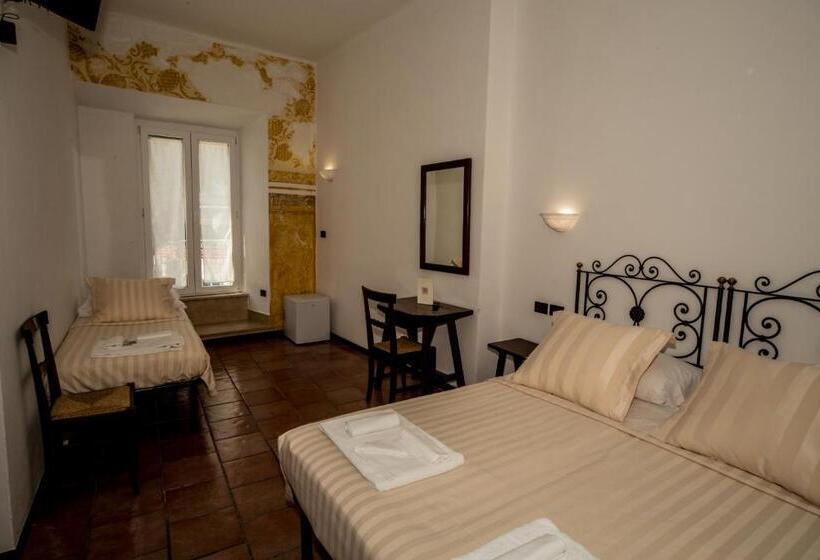 غرفة إقتصادية ثلاثية, Porta Marmorea