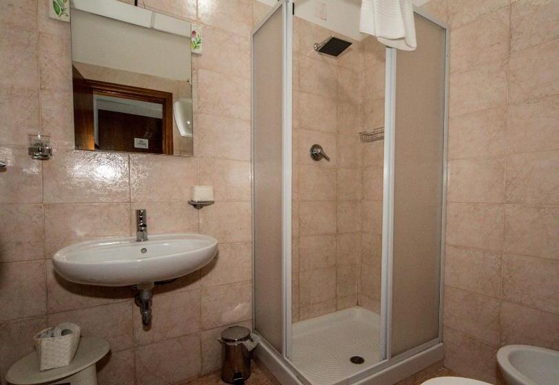 غرفة قياسية, Porta Marmorea