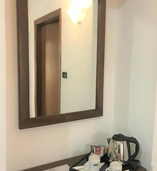 エコノミートリプルルーム, Porta Marmorea