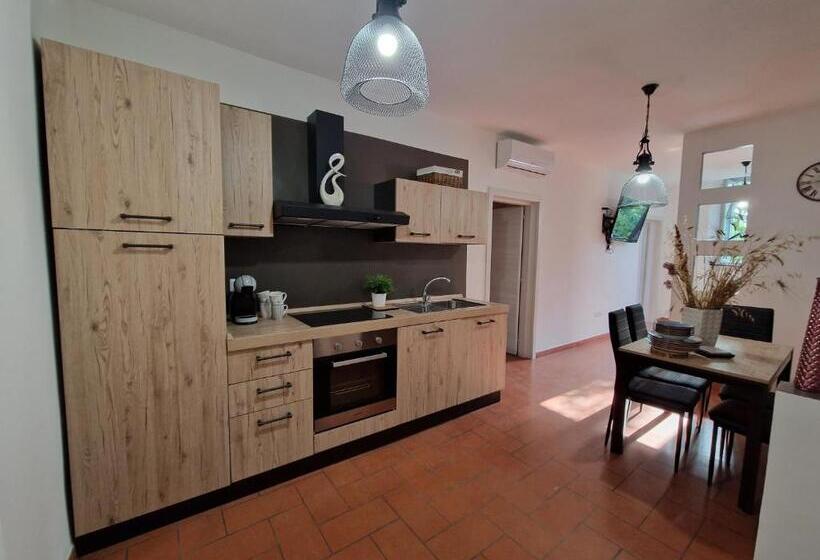 شقة سوبريور غرفة واحدة, Porta Marmorea