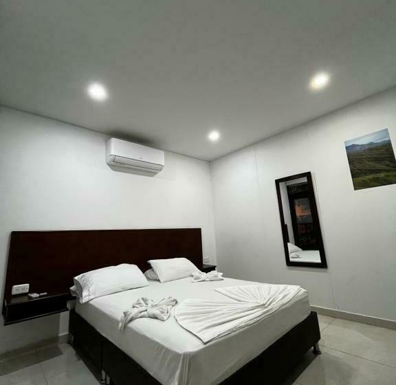 اتاق استاندارد, Restaurante Versalles