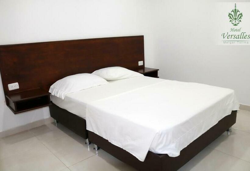 اتاق استاندارد, Restaurante Versalles