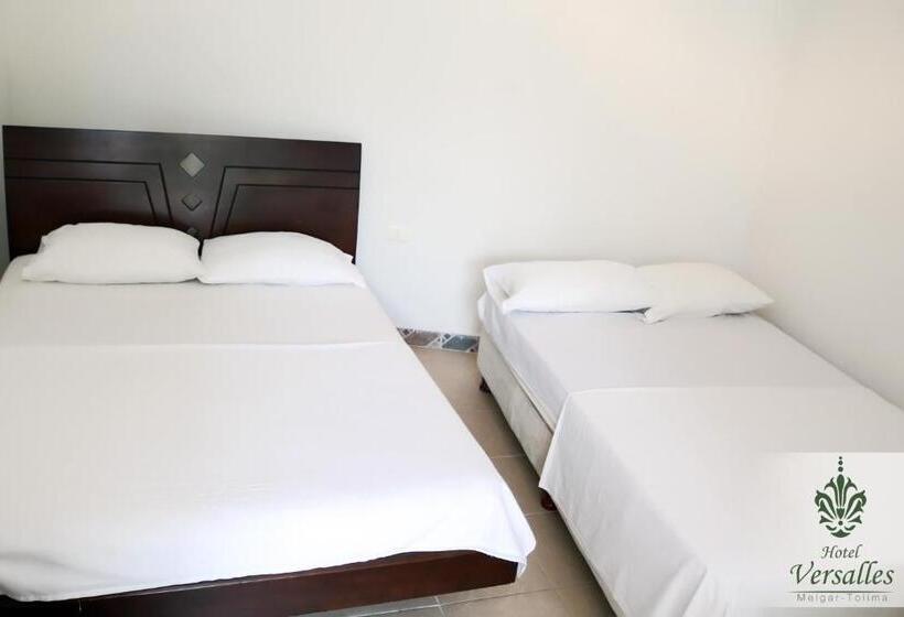 اتاق استاندارد سه نفره, Restaurante Versalles