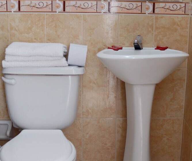 اتاق استاندارد سه نفره, Restaurante Versalles