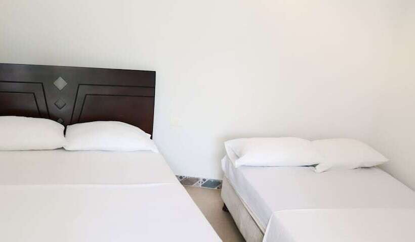 اتاق استاندارد سه نفره, Restaurante Versalles