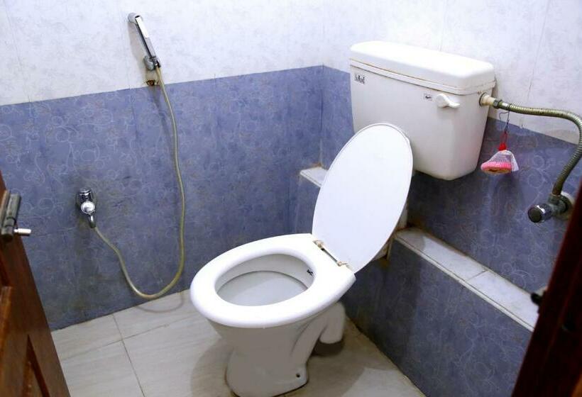 Номер Deluxe, Suriyapriya