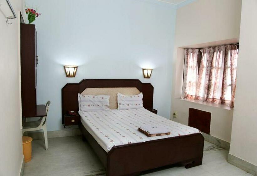 Номер Deluxe, Suriyapriya