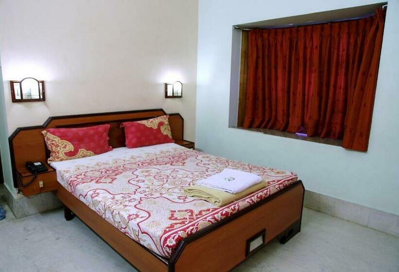 Номер Deluxe, Suriyapriya