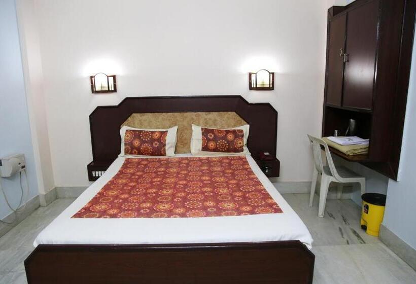 Номер Deluxe, Suriyapriya