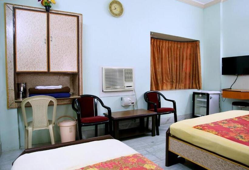 Номер Deluxe, Suriyapriya