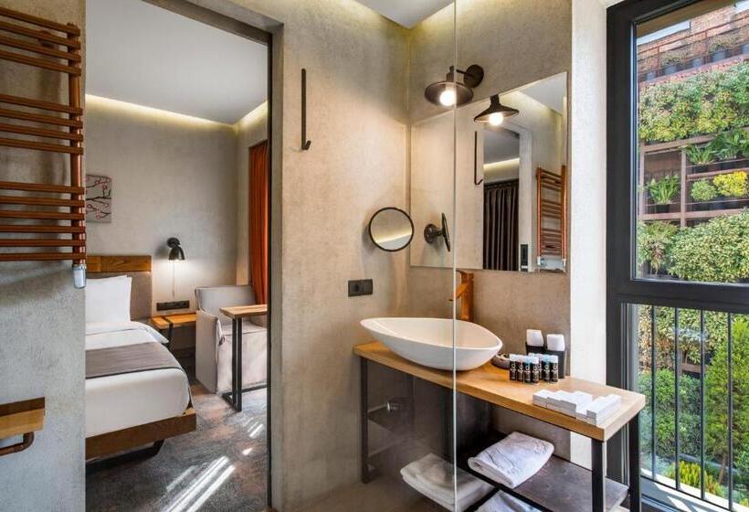 اتاق استاندارد, Iota Hotel Tbilisi