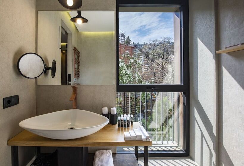 اتاق استاندارد, Iota Hotel Tbilisi