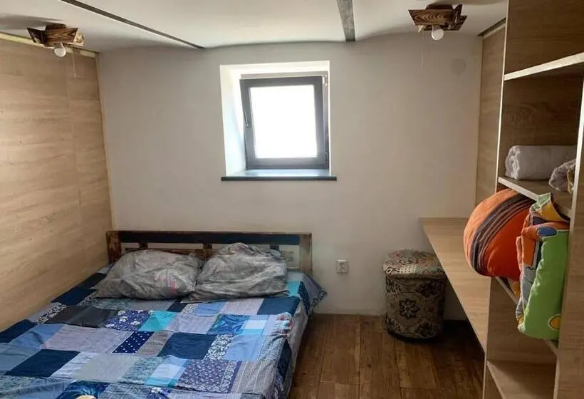 Camera Economy, Krone Hostel