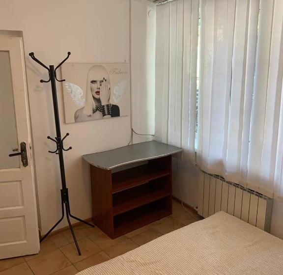 이코노미 룸, Krone Hostel