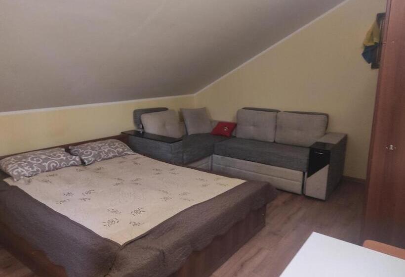 수피리어 트리플 룸, Krone Hostel